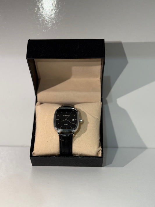 CASIO CARRÉ CUIR